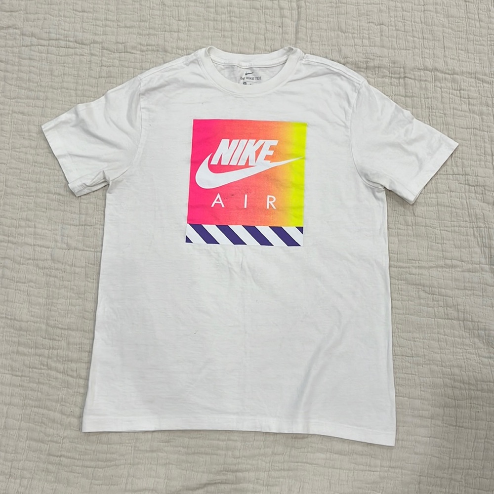 Nike T shirt size M the Nike Tee